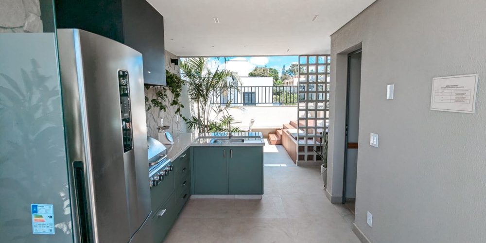 Lake_Louise-Rooftop-01